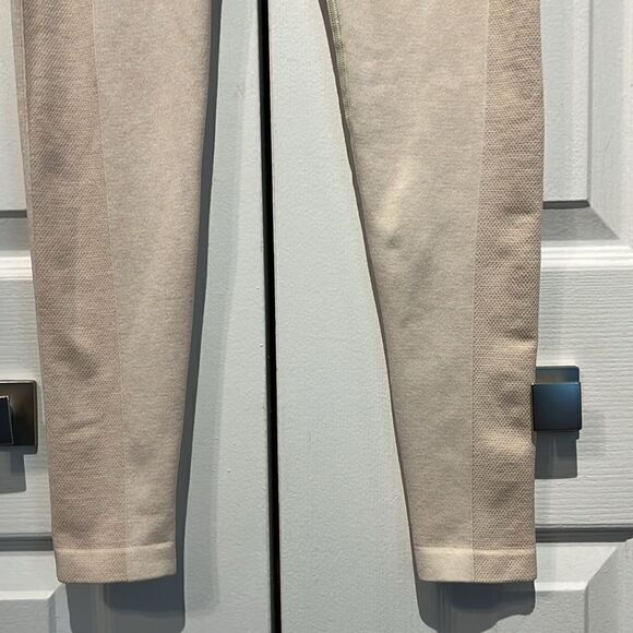 Gymshark Light‎ Pink Crop Leggings Size S Excellent Condition - Picture 3 of 13